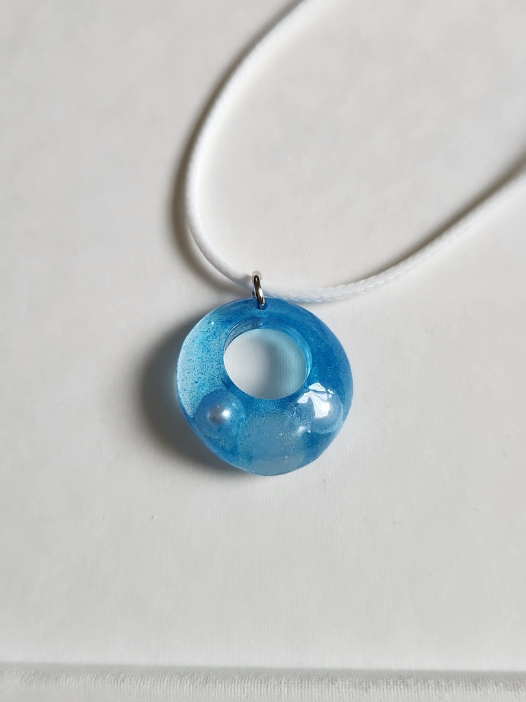 青いネックレス