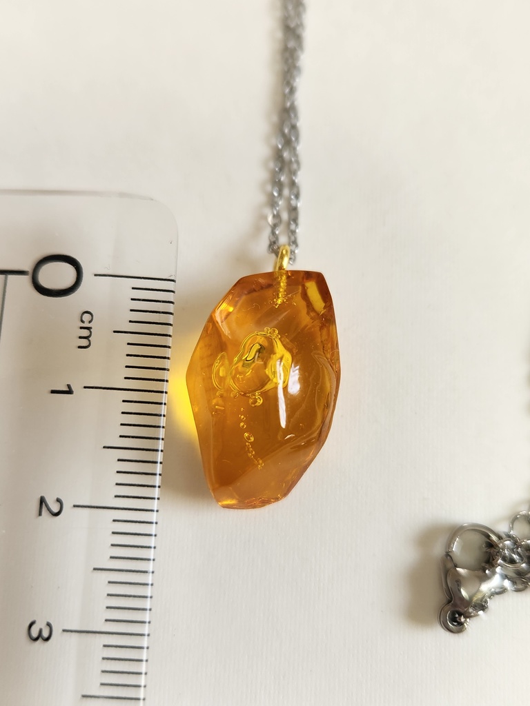 琥珀風ネックレス