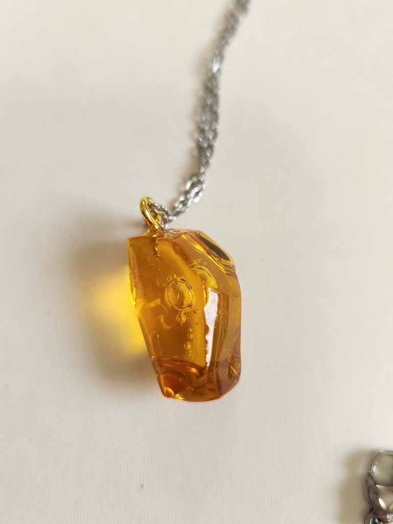 琥珀風ネックレス