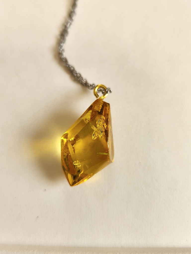 琥珀風ネックレス