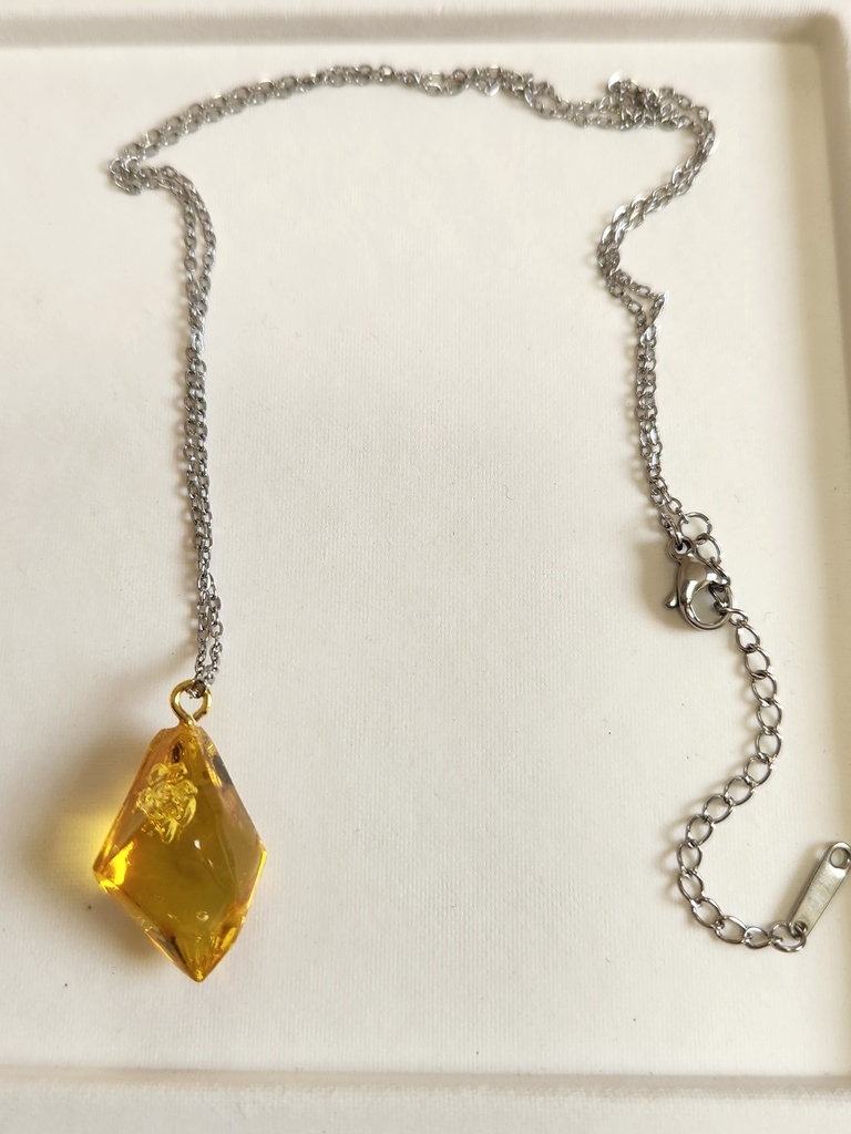 琥珀風ネックレス