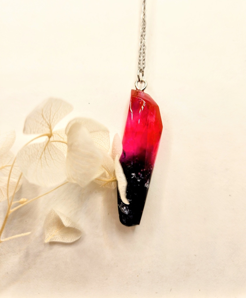 レジン 赤と黒のネックレス