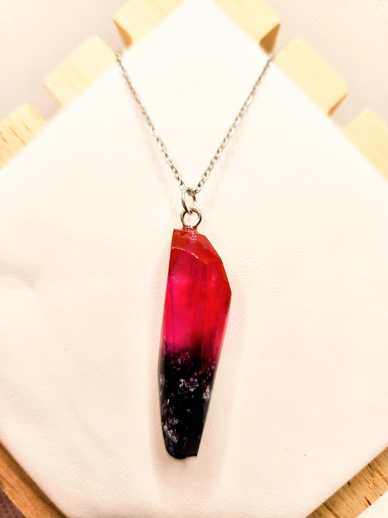 レジン 赤と黒のネックレス