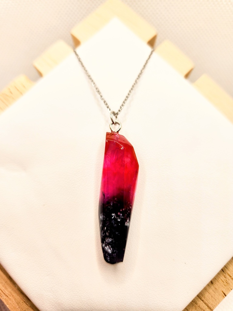 レジン 赤と黒のネックレス