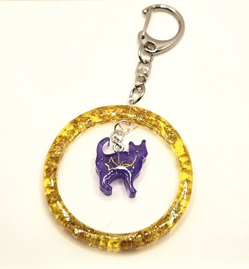 レジン 金の輪と猫 キーホルダー