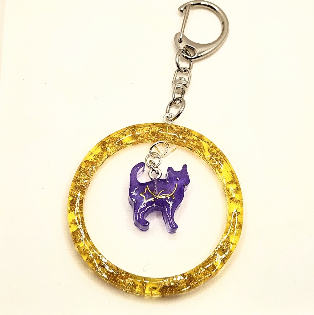 レジン 金の輪と猫 キーホルダー