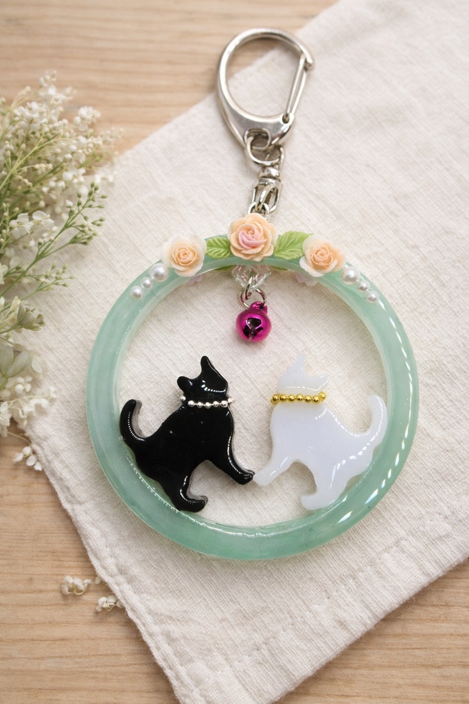 レジン 黒猫白猫 キーホルダー