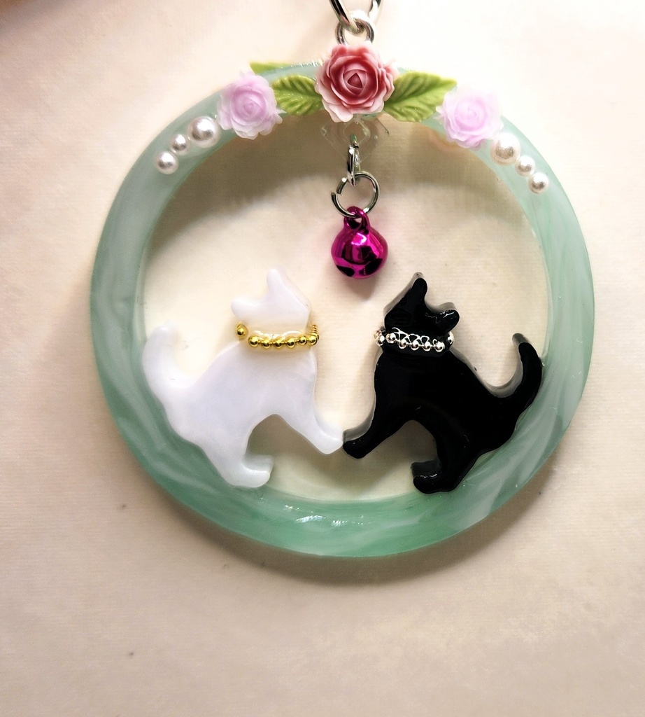 レジン 黒猫白猫 キーホルダー