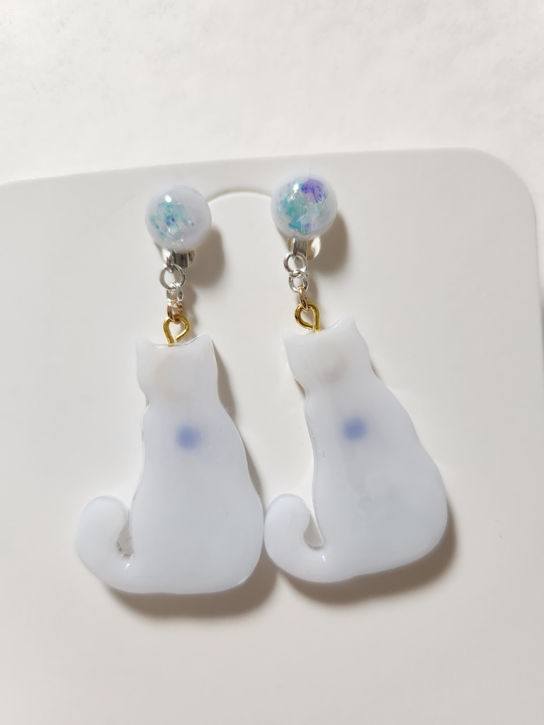 レジン 雪猫イヤリング