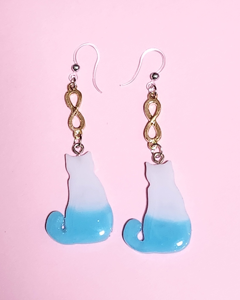 レジン 雪猫 ピアス