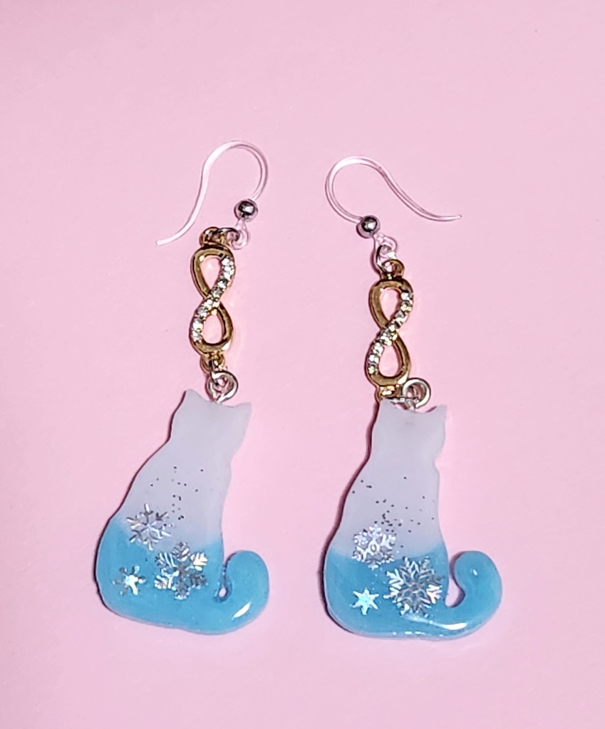 レジン 雪猫 ピアス