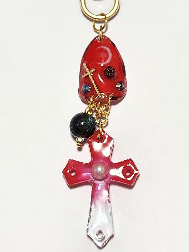 レジン ネイルチップ 赤い十字架 キーホルダー