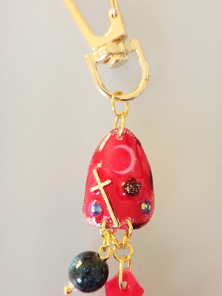 レジン ネイルチップ 赤い十字架 キーホルダー