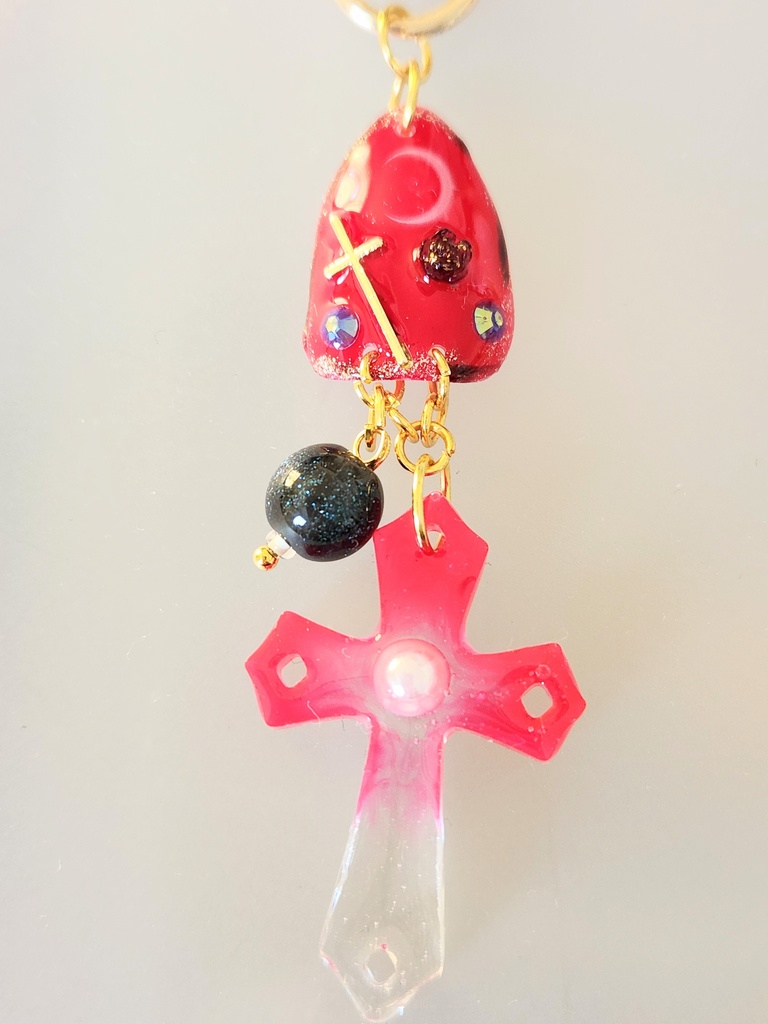 レジン ネイルチップ 赤い十字架 キーホルダー