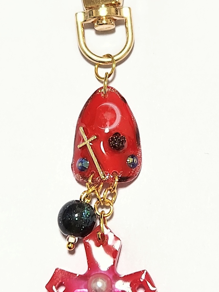 レジン ネイルチップ 赤い十字架 キーホルダー