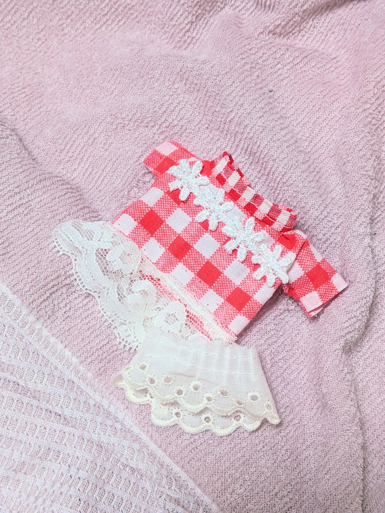 【10cmぬい服】ギンガムチェックのフラワーワンピースセット(赤)