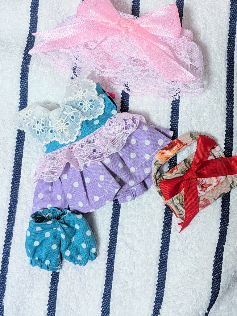 【10～12cmぬい服】ドットレースのふんわりサマーワンピース【ハンドメイド】