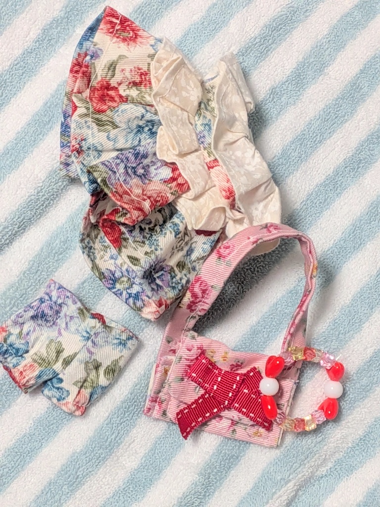 【10～12cmぬい服】クラシカルローズのフリルカラードレス【ハンドメイド】
