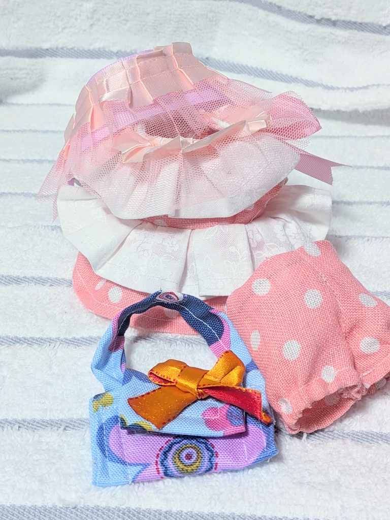 【16cmぬい服】くすみピンクの切り替えしフリルドレス【ハンドメイド】
