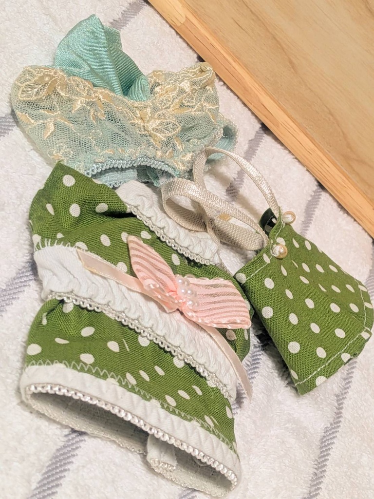 【16cmぬい服】くすみグリーンの2wayドットセットアップ