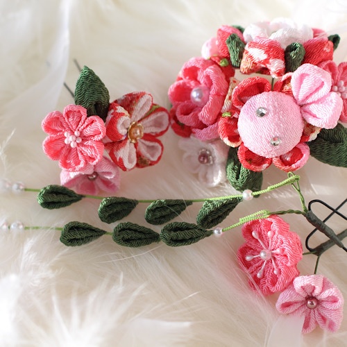 つまみ細工　桃花うさぎ