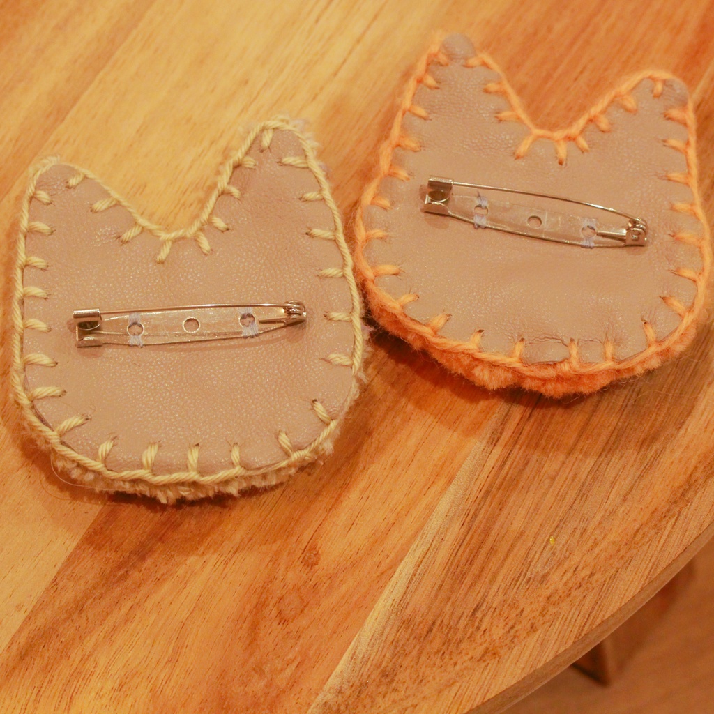 ガンリキネコブローチ