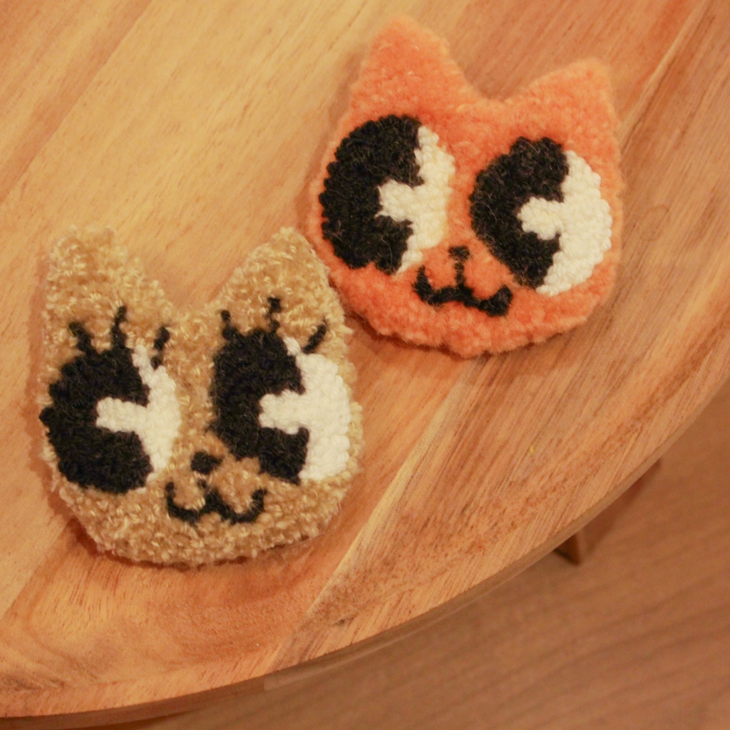 ガンリキネコブローチ