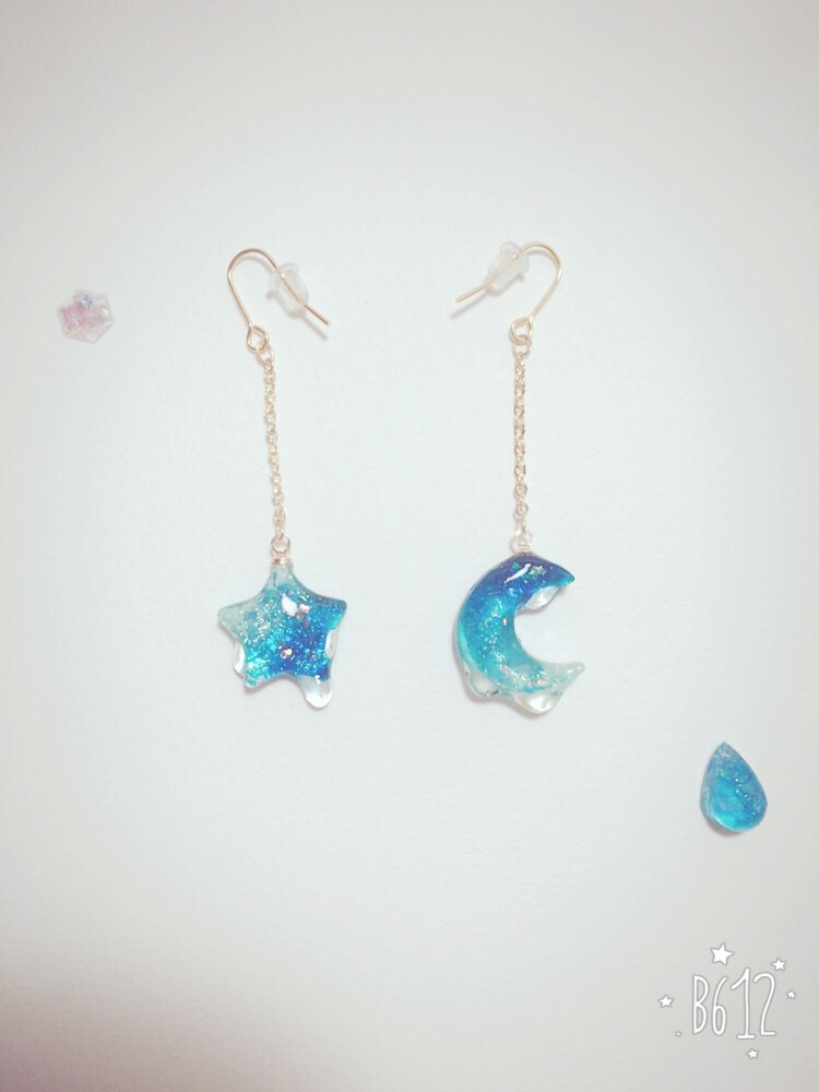 溶け浮かぶ月と星