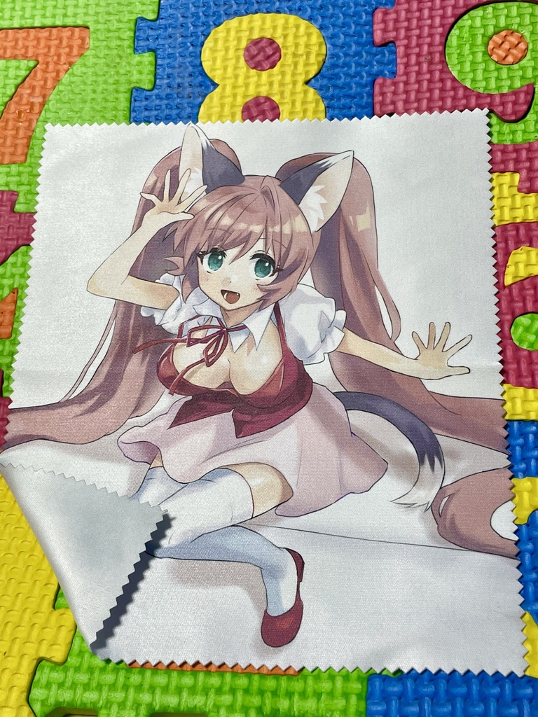 伊集院れしあこっちみて眼鏡拭き