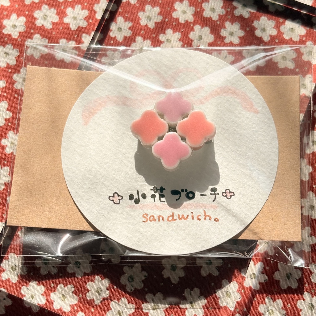 小花ブローチ(美濃焼タイル使用)