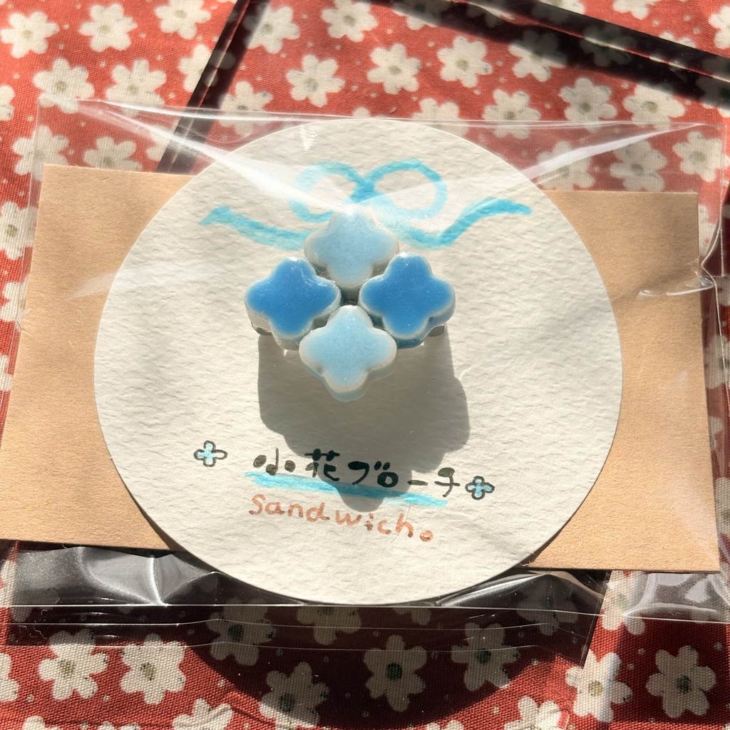 小花ブローチ(美濃焼タイル使用)