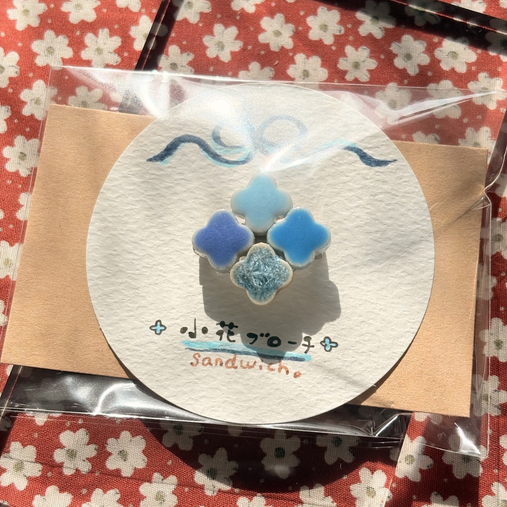 小花ブローチ(美濃焼タイル使用)