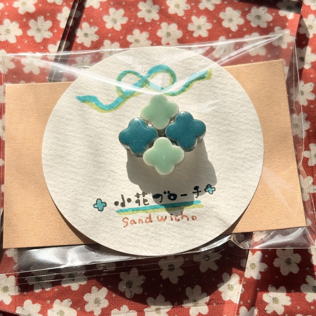 小花ブローチ(美濃焼タイル使用)