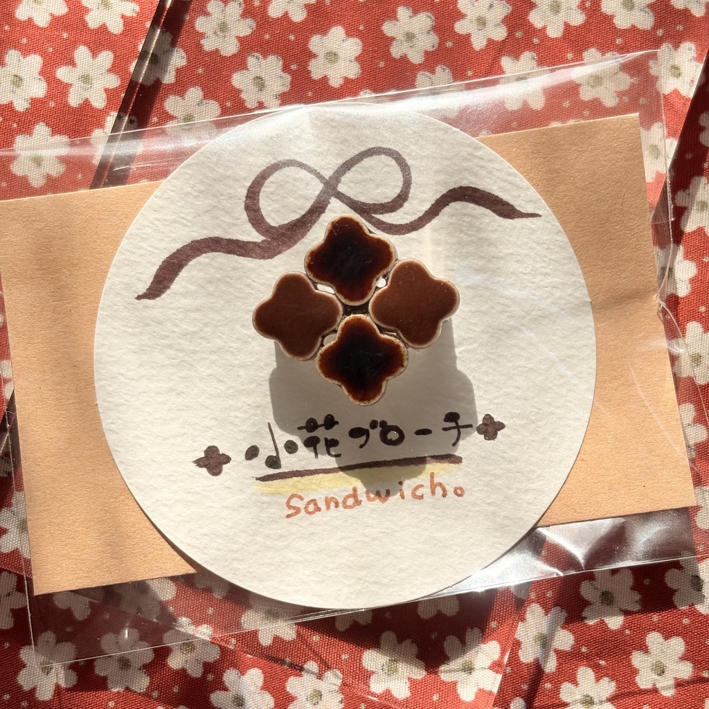 小花ブローチ(美濃焼タイル使用)