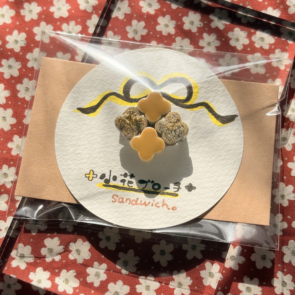 小花ブローチ(美濃焼タイル使用)