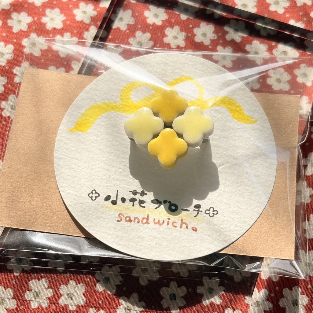 小花ブローチ(美濃焼タイル使用)