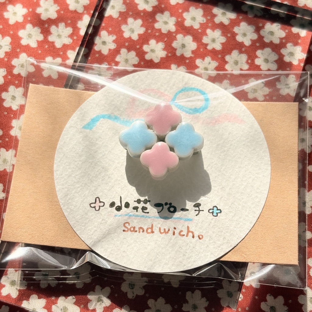 小花ブローチ(美濃焼タイル使用)