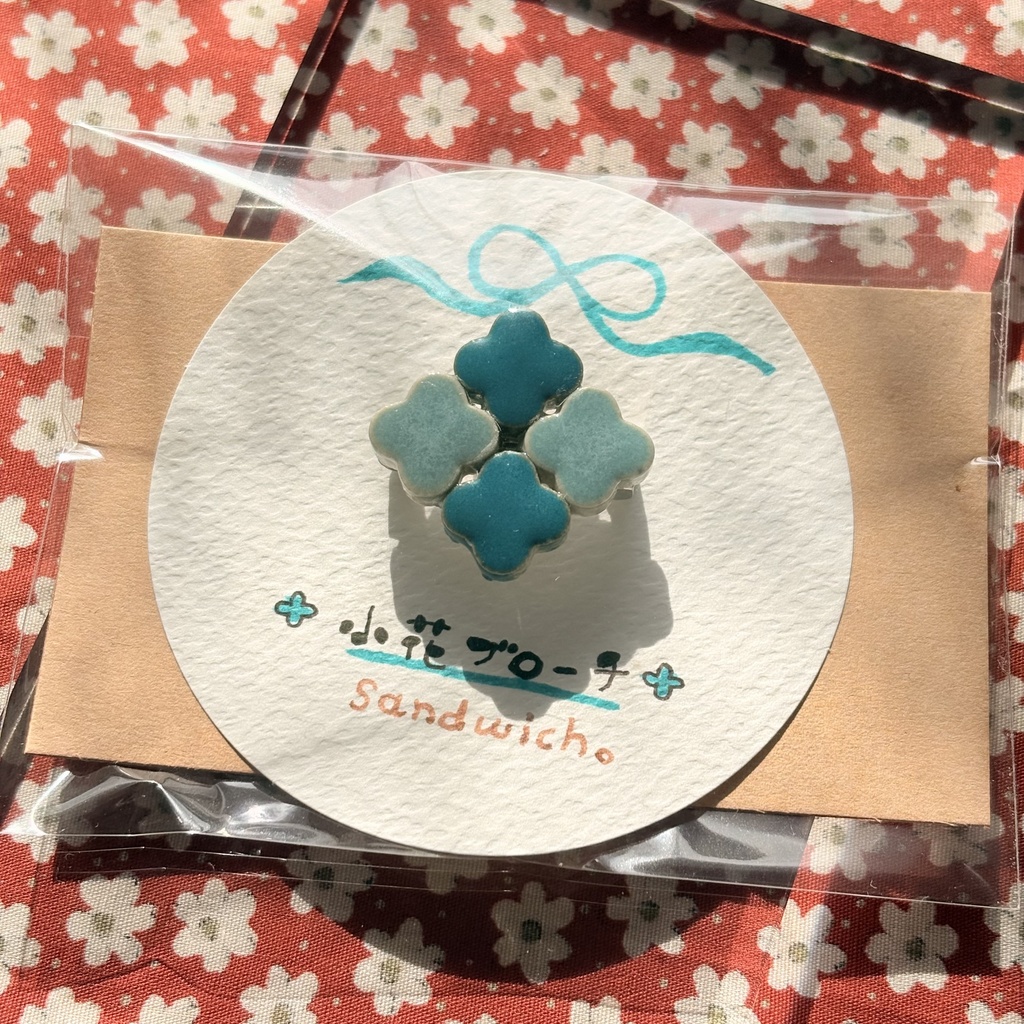 小花ブローチ(美濃焼タイル使用)