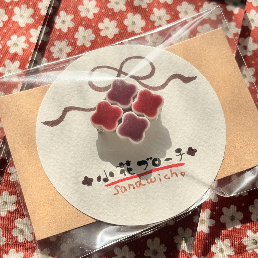 小花ブローチ(美濃焼タイル使用)