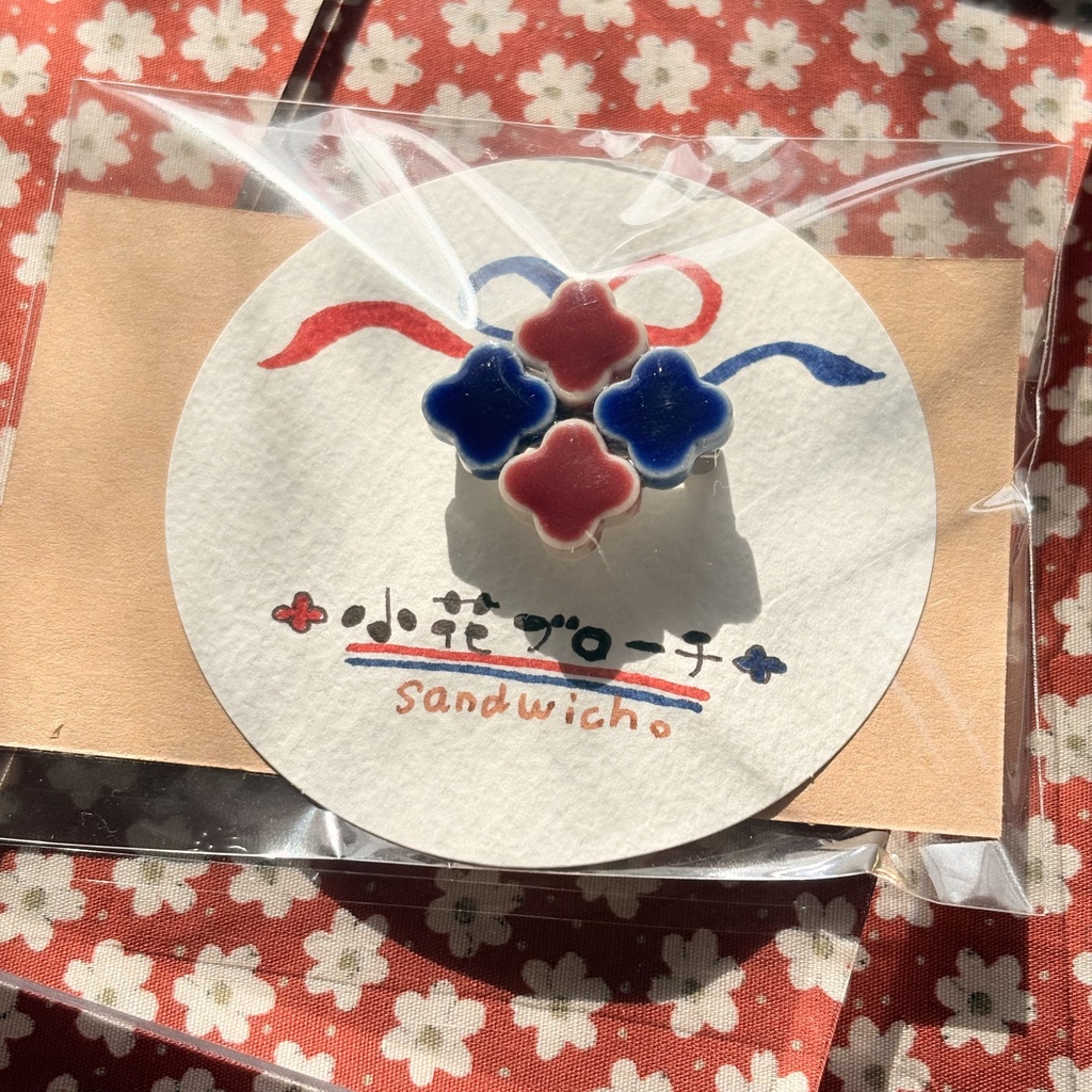 小花ブローチ(美濃焼タイル使用)