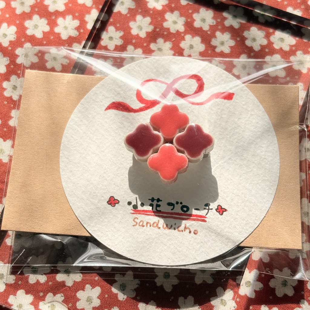 小花ブローチ(美濃焼タイル使用)