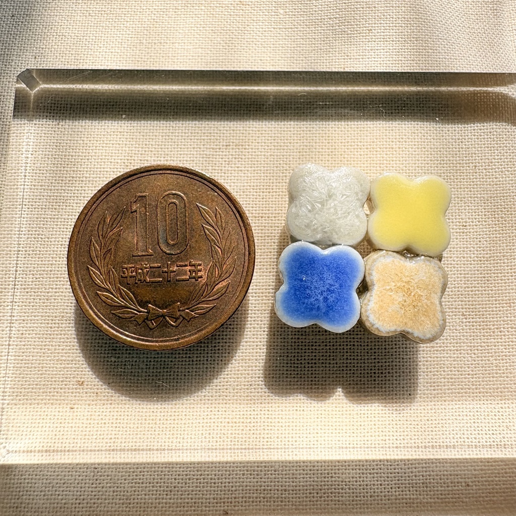 小花ブローチ(美濃焼タイル使用)
