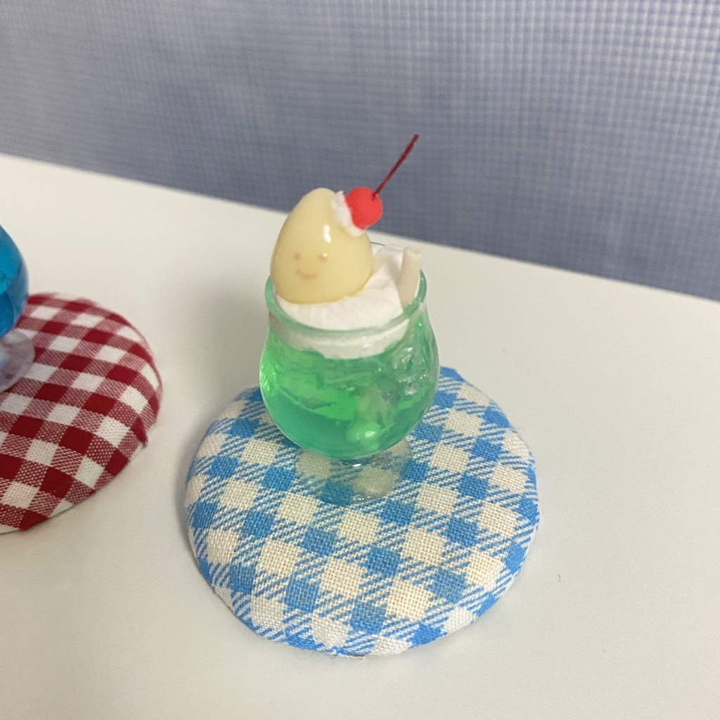 ミニチュアのクリームソーダ(飾るタイプ)