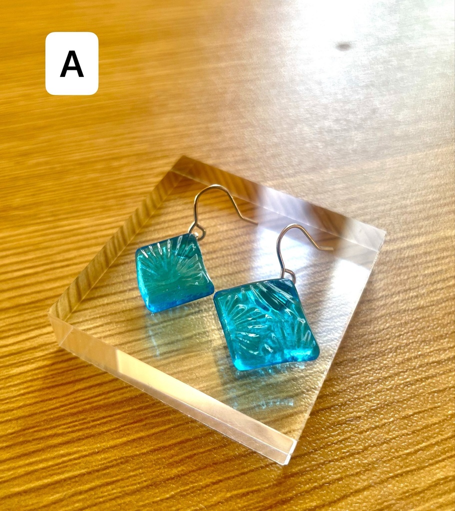レトロ風ガラスピアス