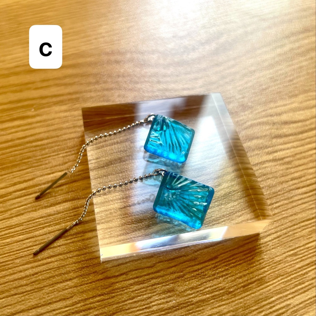レトロ風ガラスピアス