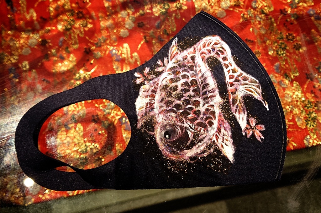 手描きマスク鯉