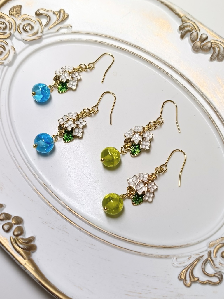 花とトンボ玉のピアス&イヤリング