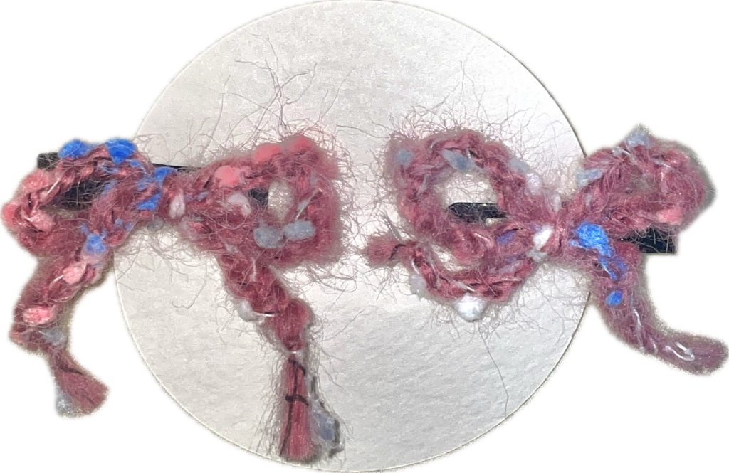 毛糸のヘアピン(ピンク)