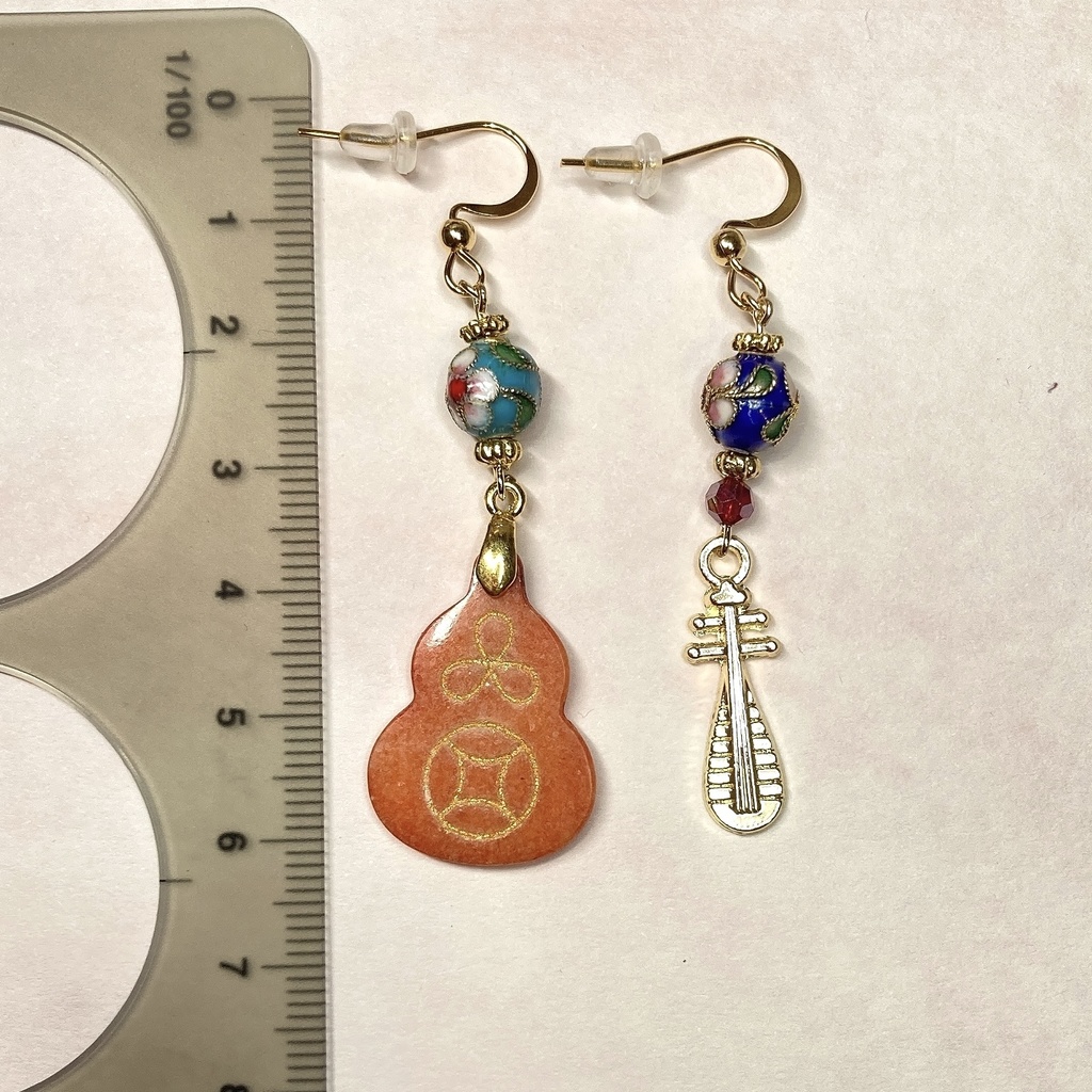 ひょうたんと琵琶のピアス(オレンジ)