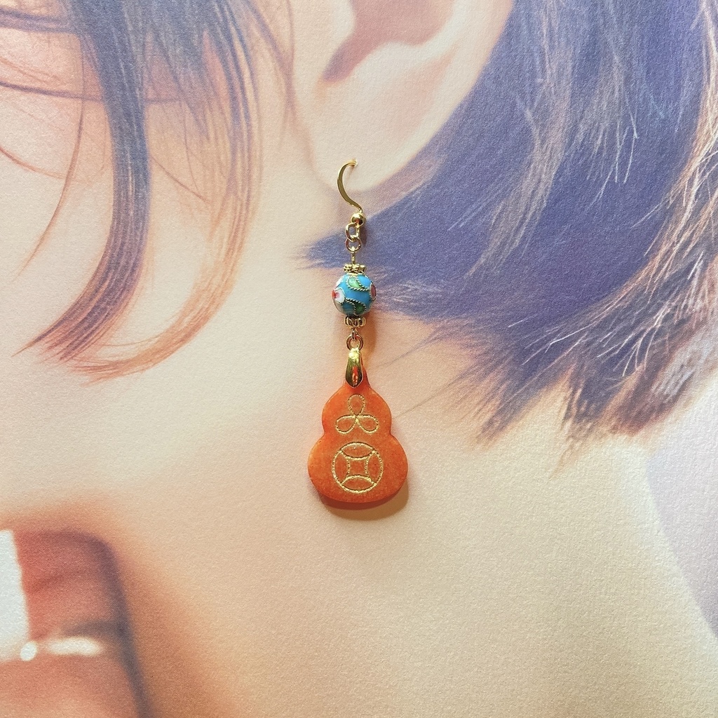 ひょうたんと琵琶のピアス(オレンジ)